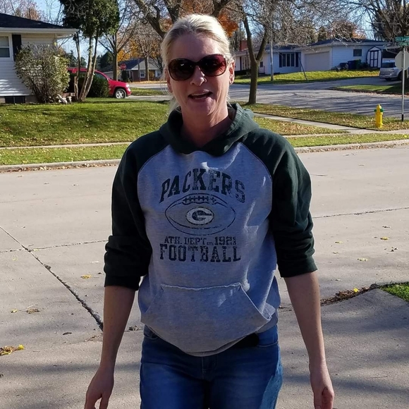 Meet your Posher, Tabitha - Picture 1 of 1